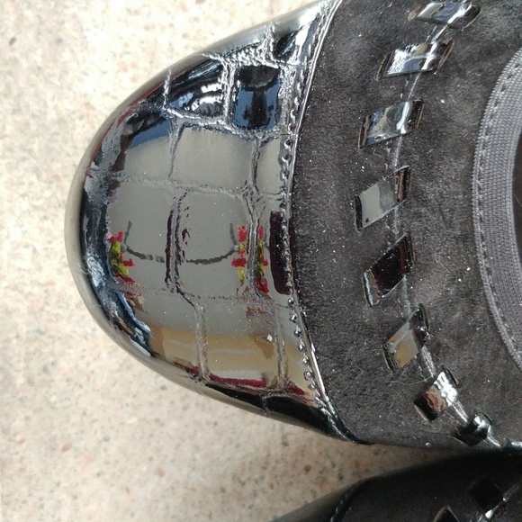 Vaneli Black Flats Patten Leather and Suede - Picture 3 of 8